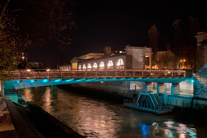 Osvetljen Mesarski most